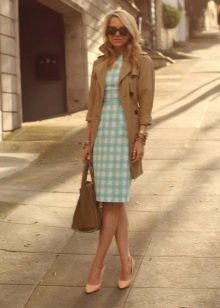Trouser trench coat for a plaid dress