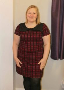 Dress in a plaid straight cut with a black collar for obese women
