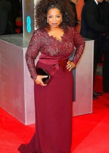 Burgundy long dress made of lace and full sleeves