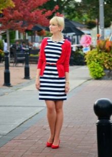 Red ballerinas and a cardigan for a dress with black and white stripes