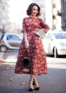 Hairstyle for a dress in the style of new bow