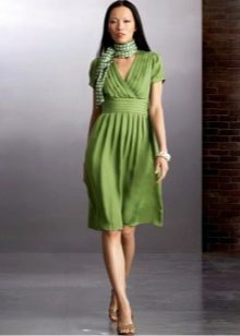 Bracelet and scarf for pleated dress