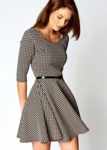 Robe noire et blanche à imprimé pied-de-poule