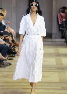 Spring dress with sleeves with three-quarter sleeves