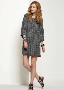 Everyday dress with sleeves