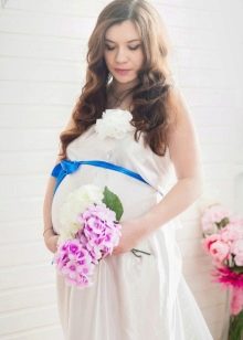Bow on a dress of a pregnant woman