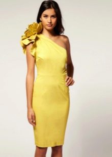 example of a fabric flower on the shoulder