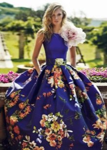 Lush dress with a flower made of fabric