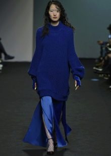 Autumn dress to the floor with a sweater