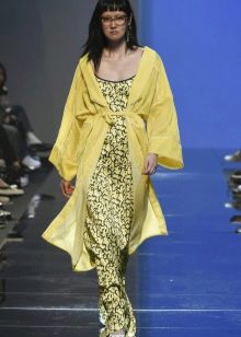 Autumn dress to the floor with a cape