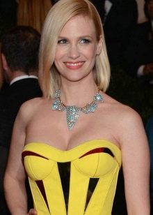 Necklace for bustier dress