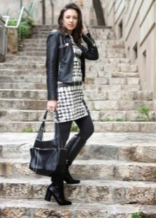 Bottes et blouson en cuir pour la robe pattes d'oie