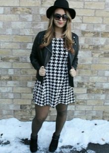 Robe pied-de-poule avec chapeau et veste en cuir