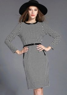 Robe fourreau pattes d'oie
