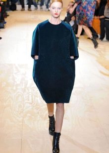 Bucket dress with low kabuk boots
