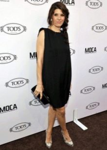 Bucket dress with pumps