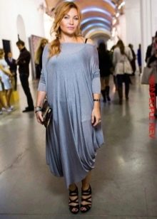 Bucket dress with heeled sandals