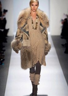 Woolen dress with beads