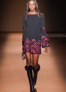 Short woolen dress with pattern