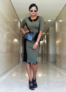 Φόρεμα με στρατιωτική θήκη Peplum