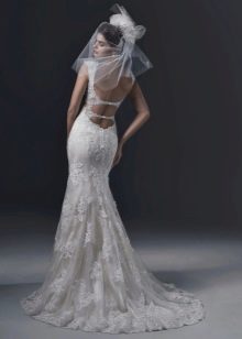 Double openwork back of the wedding dress