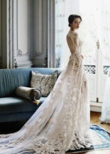 Backless wedding dress with train