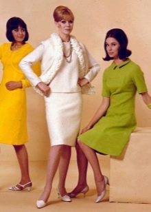 Shoes for dresses in the style of the 60s - sandals and low heels