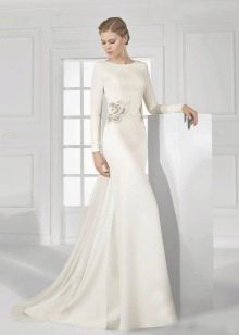 Closed wedding dress with train