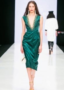 Straight fitted dress with deep neckline