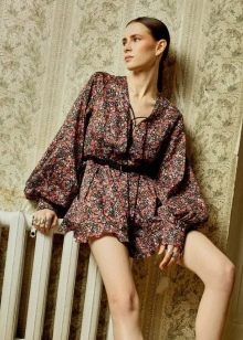 Dress with bat sleeve short