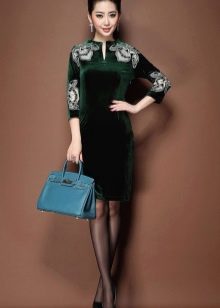 Black tights for a green dress