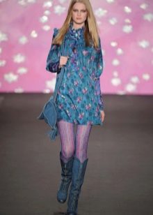 Pink tights for a blue dress
