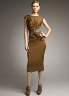 Light tights for a green dress
