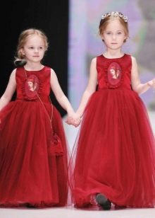 Elegant fluffy red floor-length dress for girls