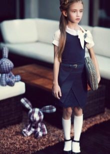 Uniform for a girl of 11 years old