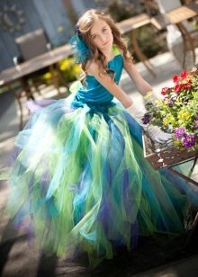 Voluminous dress for 4th grade graduates