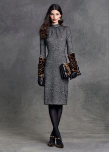 Midi dress with leopard accessories