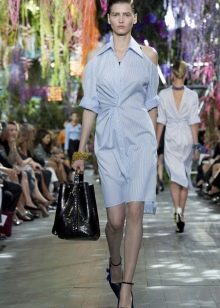 Accessories for a short business shirt dress