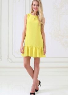 Black shoes to a yellow dress