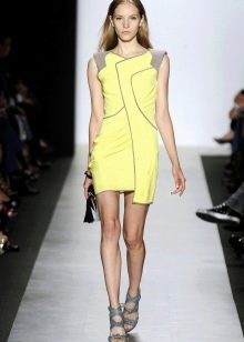 Gray shoes for a yellow dress