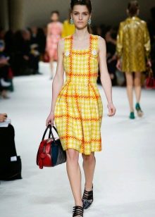 Black shoes to yellow dress