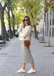 Knitted gray pencil skirt with sneakers