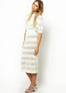 Knitted white pencil skirt