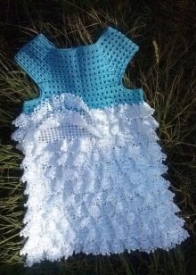 Elegant dress white and blue with ruffles for a girl of 4-5 years old crocheted