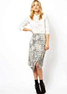 Asymmetric skirt with white shirt