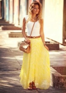 Long semi-sun skirt combined with sandals