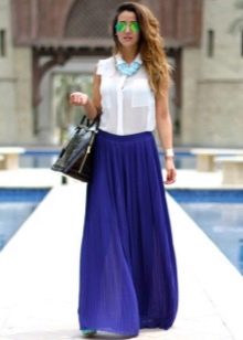 Long blue half-sun skirt with white blouse and accessories