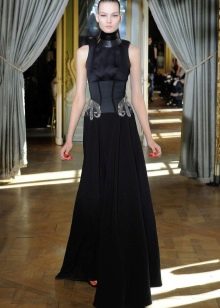 evening look with a black floor-length skirt