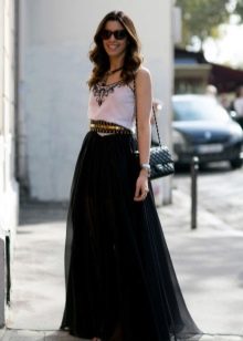 fluffy skirt with stylish belt