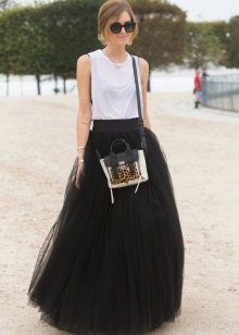 fluffy skirt made of black tulle